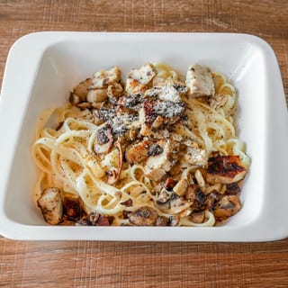 Fresh Fettuccine Alfredo with Chicken