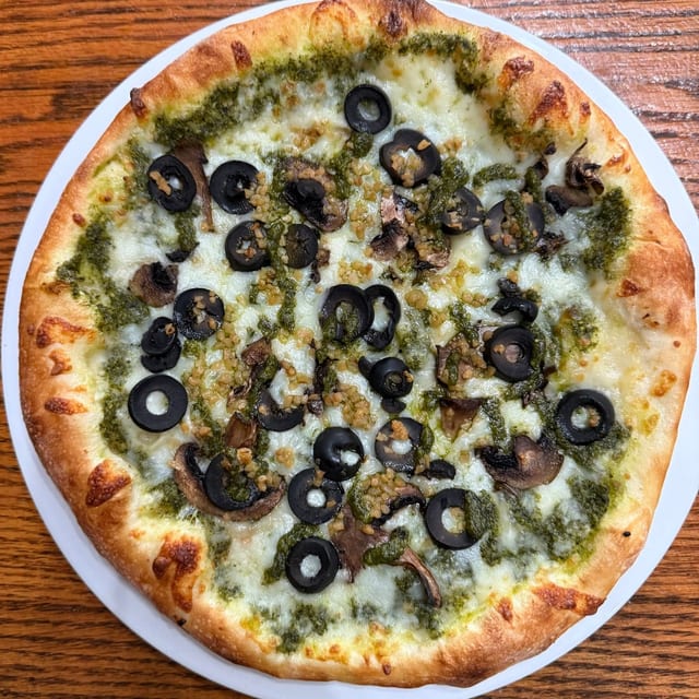 Pesto Special Pizza.